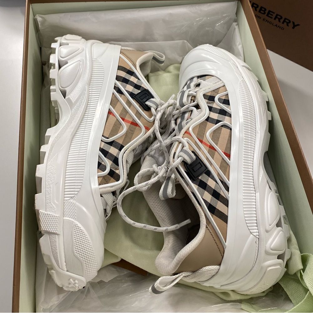 Burberry
Arthur Vintage Checked Cotton & Leather Low-Top Sneakers - Picture 4 of 15